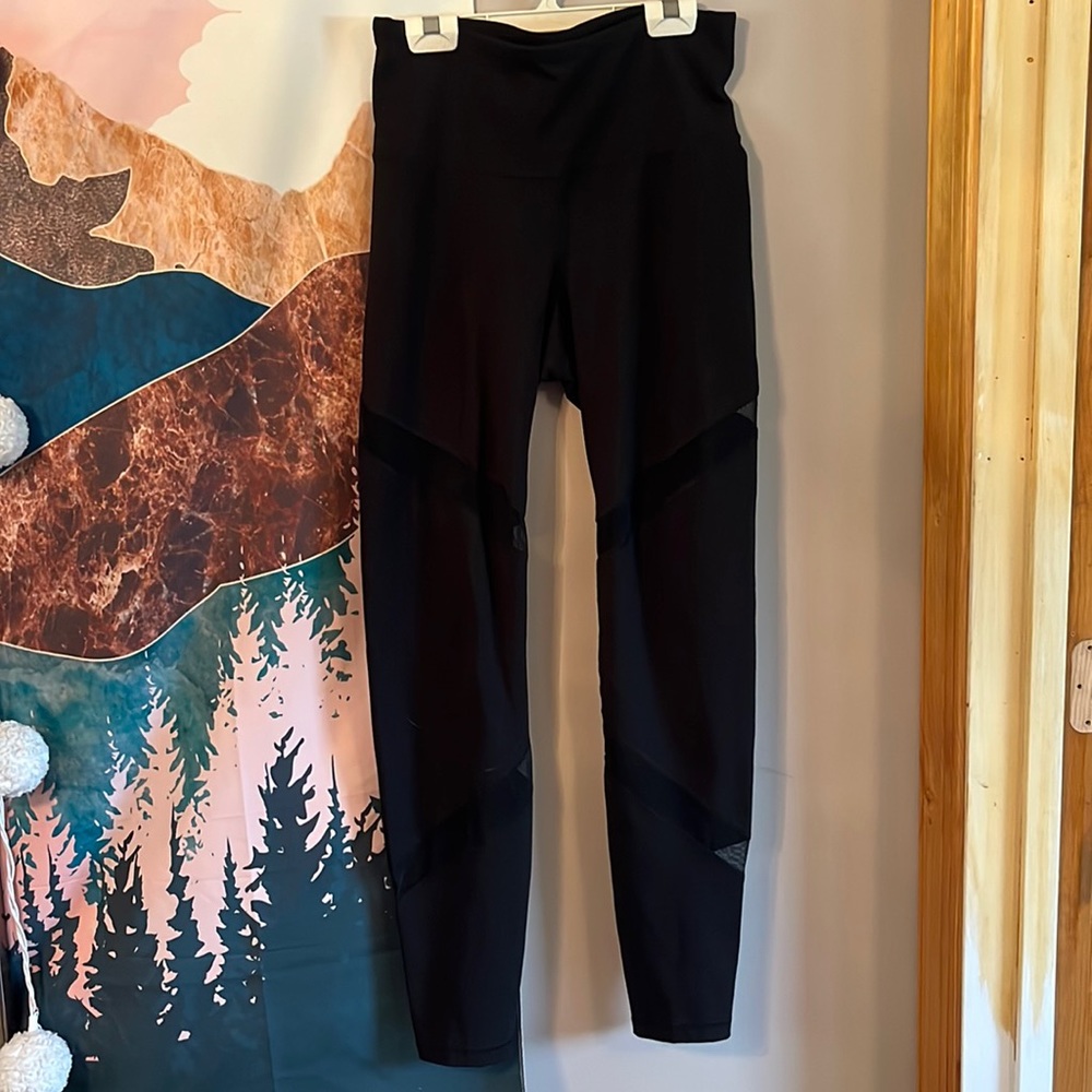 Old Navy Active Dri-Fit Black Leggings with Mesh Detailing